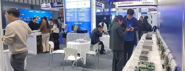 華北工控全方位展示了工業(yè)計(jì)算機(jī)產(chǎn)品研發(fā)、定制及生產(chǎn)能力